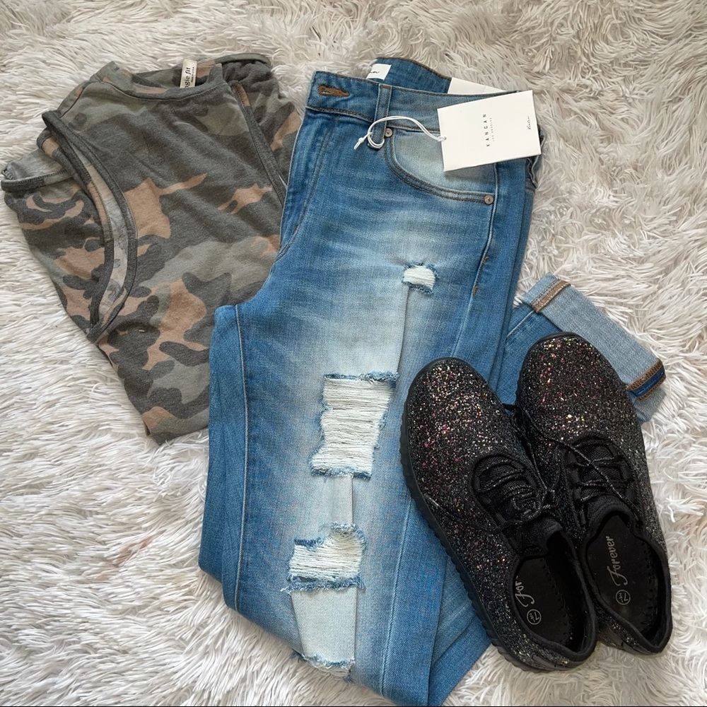 KanCan Mid Rise Distressed Ankle Skinny’s